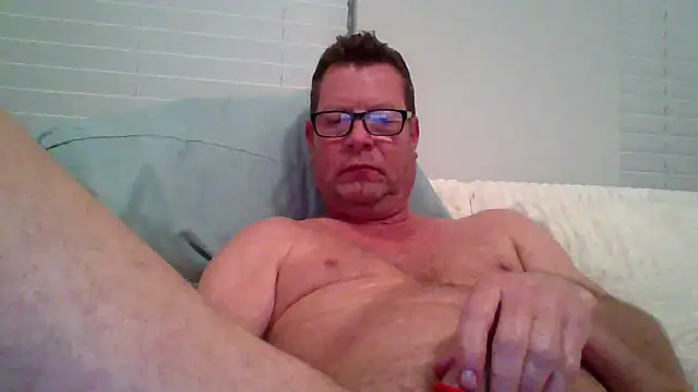 Goldenbear3111 online show from May 2026 01:37:07 AM