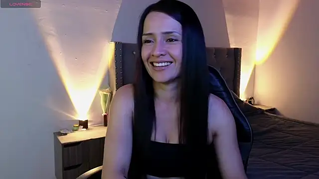 cristal hilton 10 online show from November 2025 04:12:01 AM