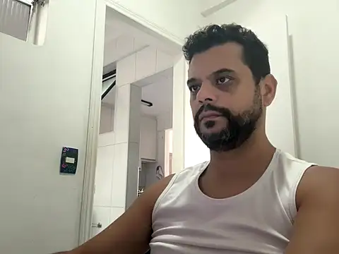 HornyBeachBoyBR online show from May 2026 01:37:02 PM