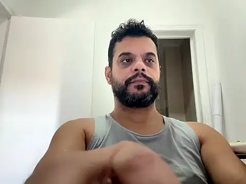 HornyBeachBoyBR online show from May 2026 02:00:02 PM