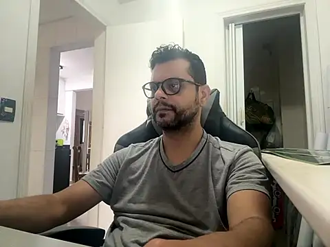 Snapshot of HornyBeachBoyBR chatting on June 2026 01:00:02 PM HornyBeachBoyBR online show from June 2026 01:00:02 PM
