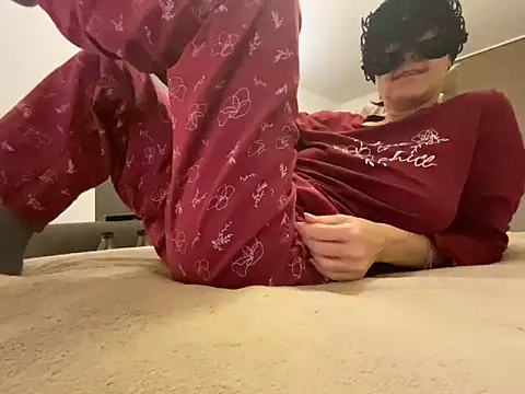 Marilou1983 online show from February 2026 09:58:02 PM