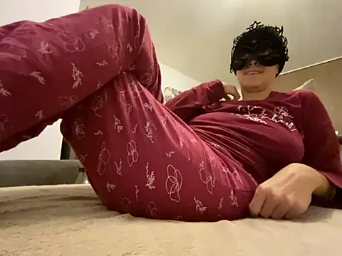 Marilou1983 online show from November 2025 05:57:01 PM