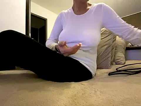 Marilou1983 online show from December 2025 05:11:01 PM