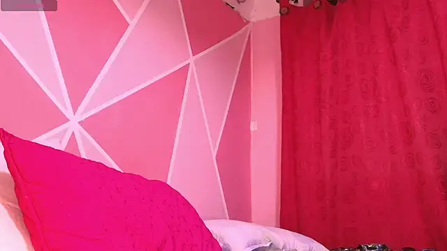 Snapshot of sara_linares chatting on November 2025 05:06:02 AM sara linares online show from November 2025 05:06:02 AM