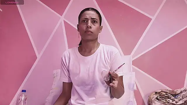 Snapshot of sara_linares chatting on December 2025 05:52:02 AM sara linares online show from December 2025 05:52:02 AM