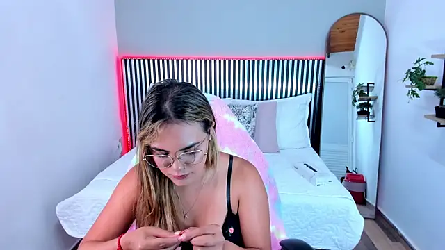 Snapshot of Stacey_white_ chatting on July 2026 08:24:02 PM Stacey white online show from July 2026 08:24:02 PM