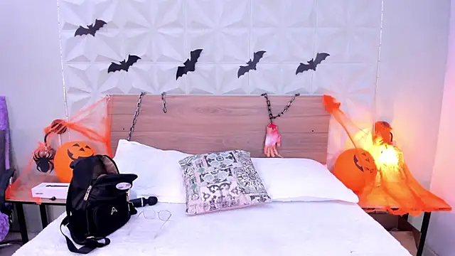 Stacey white  online show from October 2025 08:19:01 PM