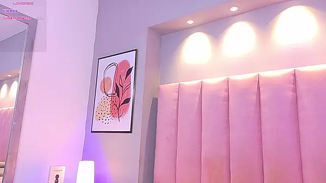 Snapshot of KeilyRoss chatting on November 2025 08:23:01 PM KeilyRoss online show from November 2025 08:23:01 PM