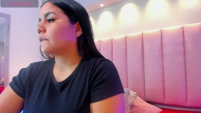 Snapshot of KeilyRoss chatting on October 2025 10:10:01 PM KeilyRoss online show from October 2025 10:10:01 PM