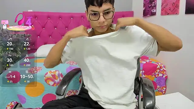 Snapshot of Noha_scott chatting on September 2025 11:48:01 PM Noha scott online show from September 2025 11:48:01 PM