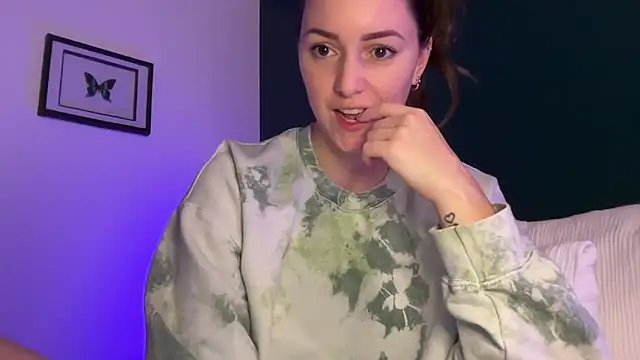 Snapshot of urwetdreamDDD chatting on December 2024 01:52:02 AM urwetdreamDDD online show from December 2024 01:52:02 AM