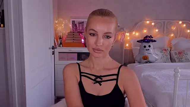 aestetick online show from October 2025 07:51:02 AM