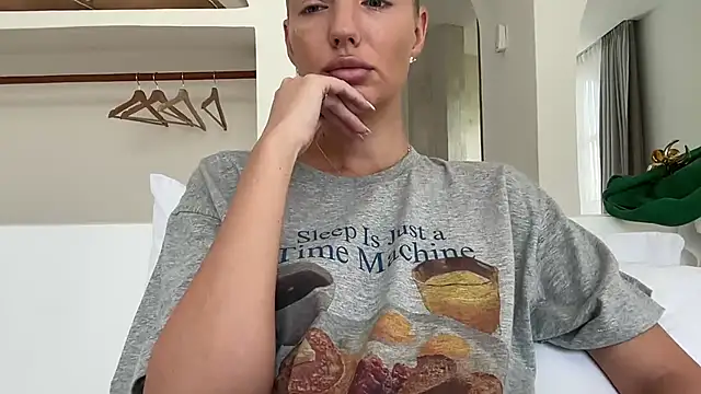 aestetick online show from November 2025 02:00:02 AM