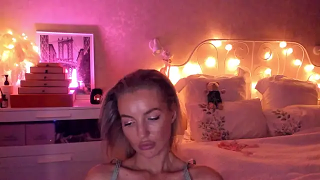 aestetick online show from November 2025 06:45:01 PM