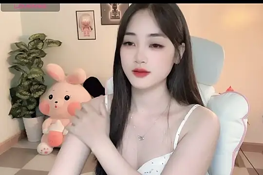 Snapshot of _Aimy_ chatting on November 2025 03:43:01 AM Aimy online show from November 2025 03:43:01 AM