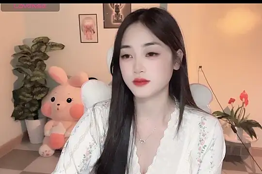 Snapshot of _Aimy_ chatting on November 2025 04:18:01 PM Aimy online show from November 2025 04:18:01 PM