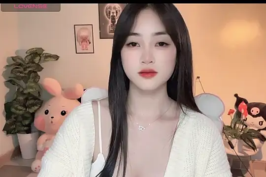 Snapshot of _Aimy_ chatting on December 2025 04:52:01 PM Aimy online show from December 2025 04:52:01 PM