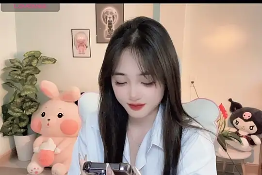 Snapshot of _Aimy_ chatting on December 2025 05:53:02 AM Aimy online show from December 2025 05:53:02 AM