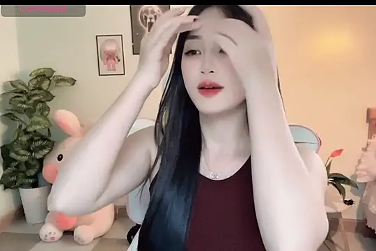 Snapshot of _Aimy_ chatting on December 2025 03:44:02 AM Aimy online show from December 2025 03:44:02 AM