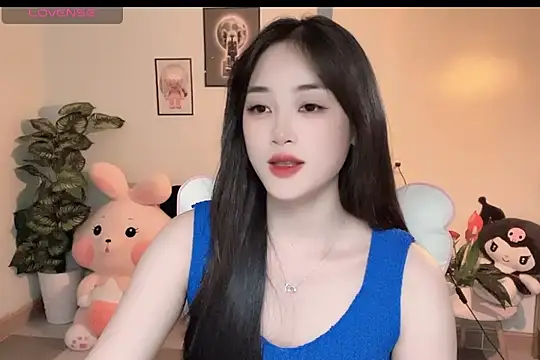 Snapshot of _Aimy_ chatting on December 2025 06:18:02 PM Aimy online show from December 2025 06:18:02 PM