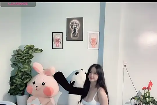 Snapshot of _Aimy_ chatting on October 2025 05:21:01 PM Aimy online show from October 2025 05:21:01 PM