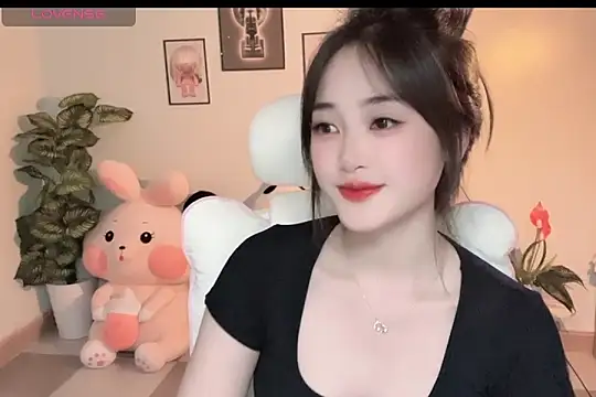 Snapshot of _Aimy_ chatting on November 2025 05:12:01 PM Aimy online show from November 2025 05:12:01 PM