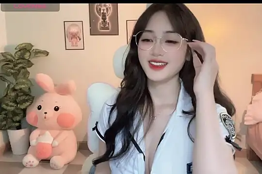 Snapshot of _Aimy_ chatting on October 2025 04:14:01 AM Aimy online show from October 2025 04:14:01 AM