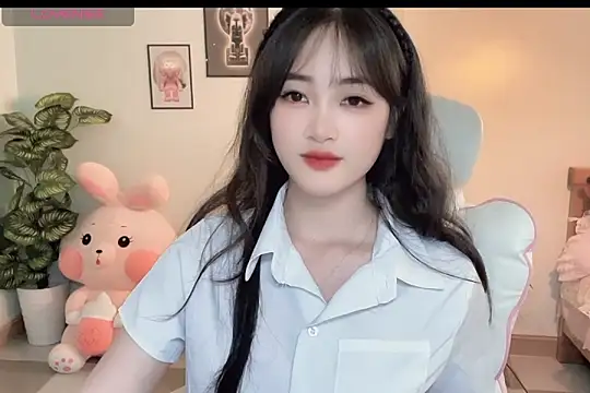 Snapshot of _Aimy_ chatting on October 2025 04:47:01 AM Aimy online show from October 2025 04:47:01 AM