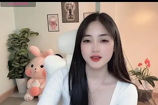 Snapshot of _Aimy_ chatting on November 2025 06:58:01 AM Aimy online show from November 2025 06:58:01 AM