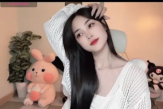 Snapshot of _Aimy_ chatting on December 2025 06:07:02 PM Aimy online show from December 2025 06:07:02 PM