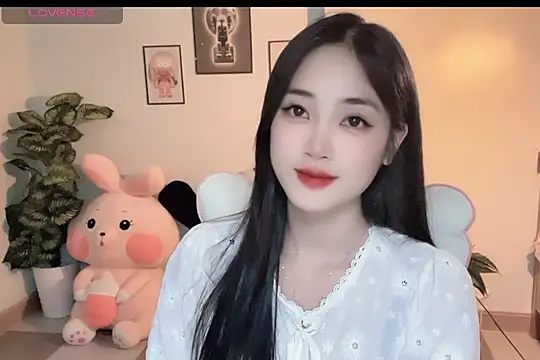 Snapshot of _Aimy_ chatting on November 2025 03:38:02 PM Aimy online show from November 2025 03:38:02 PM