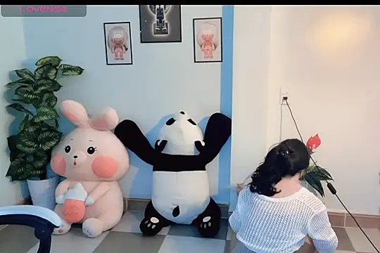 Snapshot of _Aimy_ chatting on November 2025 05:36:01 AM Aimy online show from November 2025 05:36:01 AM