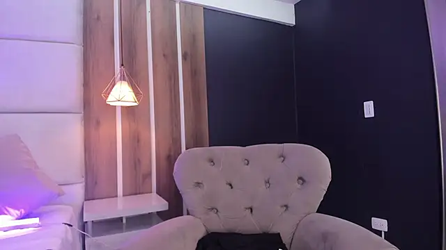 Snapshot of AmmyJones_ chatting on July 2026 07:03:01 PM AmmyJones online show from July 2026 07:03:01 PM