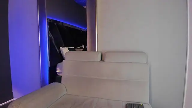 AmmyJones  online show from March 2026 12:11:01 PM