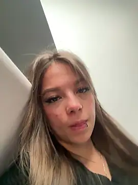 Snapshot of AmmyJones_ chatting on May 2026 06:57:01 PM AmmyJones online show from May 2026 06:57:01 PM