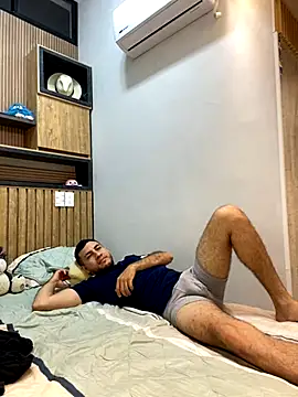 alessandroo013 online show from October 2025 02:19:01 AM