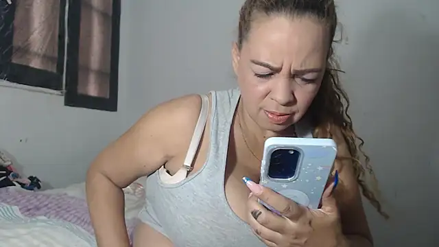 BustyAmanda online show from February 2026 12:05:02 PM