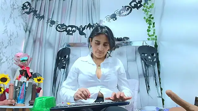  Marcela   online show from October 2025 12:47:02 PM