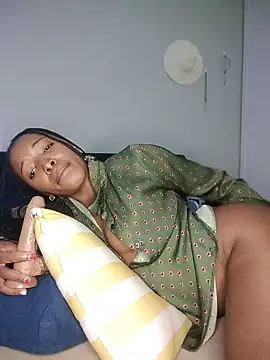 Snapshot of YoungBlackQueen chatting on January 2025 02:00:02 PM YoungBlackQueen online show from January 2025 02:00:02 PM