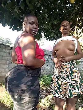 Snapshot of Xtra_bootie chatting on September 2025 05:01:01 AM Xtra bootie online show from September 2025 05:01:01 AM