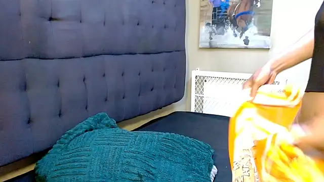 SpicyQueenxxxx online show from December 2025 05:00:01 PM