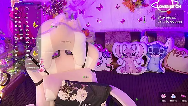 Snapshot of Miss_SweetPeach chatting on November 2025 07:18:02 PM Miss SweetPeach online show from November 2025 07:18:02 PM