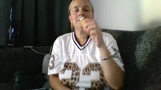 Snapshot of scrummymummy2 chatting on July 2026 07:02:02 PM scrummymummy2 online show from July 2026 07:02:02 PM