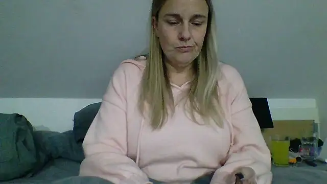 scrummymummy2 online show from January 2026 09:52:02 PM