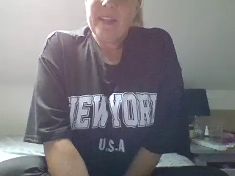 Snapshot of scrummymummy2 chatting on October 2025 09:32:02 AM scrummymummy2 online show from October 2025 09:32:02 AM