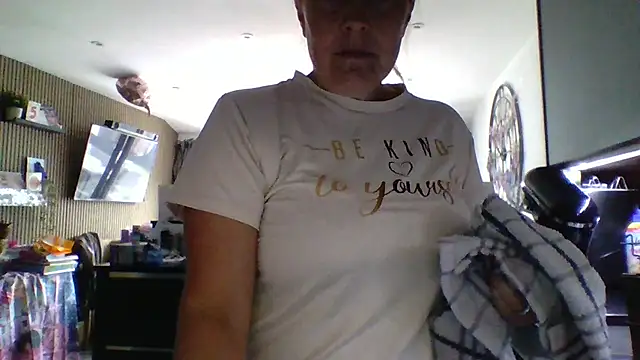 Snapshot of scrummymummy2 chatting on July 2026 08:43:02 AM scrummymummy2 online show from July 2026 08:43:02 AM