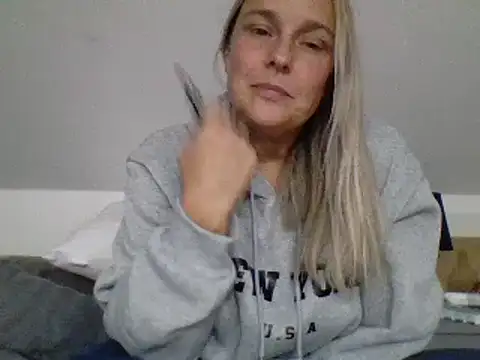 Snapshot of scrummymummy2 chatting on September 2025 08:38:01 PM scrummymummy2 online show from September 2025 08:38:01 PM