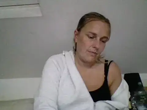 Snapshot of scrummymummy2 chatting on September 2025 08:36:02 PM scrummymummy2 online show from September 2025 08:36:02 PM