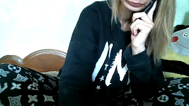 Snapshot of DennisXCaroll chatting on October 2025 06:48:01 AM DennisXCaroll online show from October 2025 06:48:01 AM
